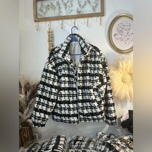 NWT Easel Black White Herringbone Print OversizedJacket Size m